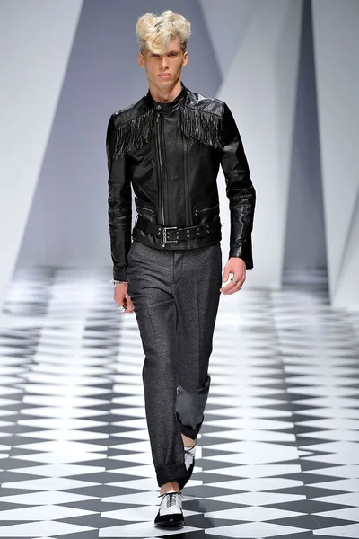 Look 11
